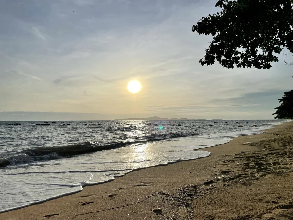 Jomtien Beach at sunset · Pattaya