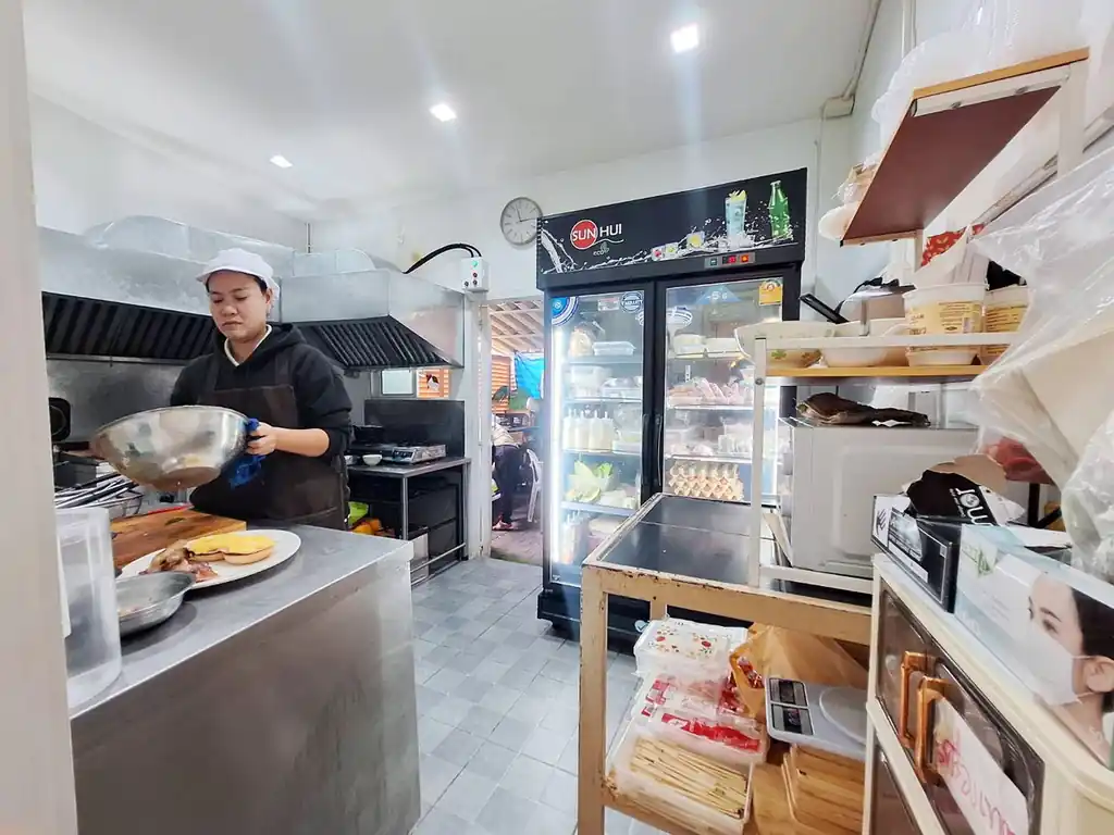 Burger Breakfast Lounge Khon Kaen – turnkey breakfast and burger café near Central Plaza, photo 10