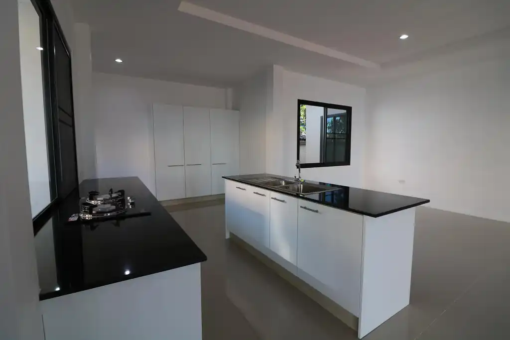 Tenanted 4 bedroom, 3 bathroom home on a large plot for sale in Mu Mon, Udon Thani, photo 9