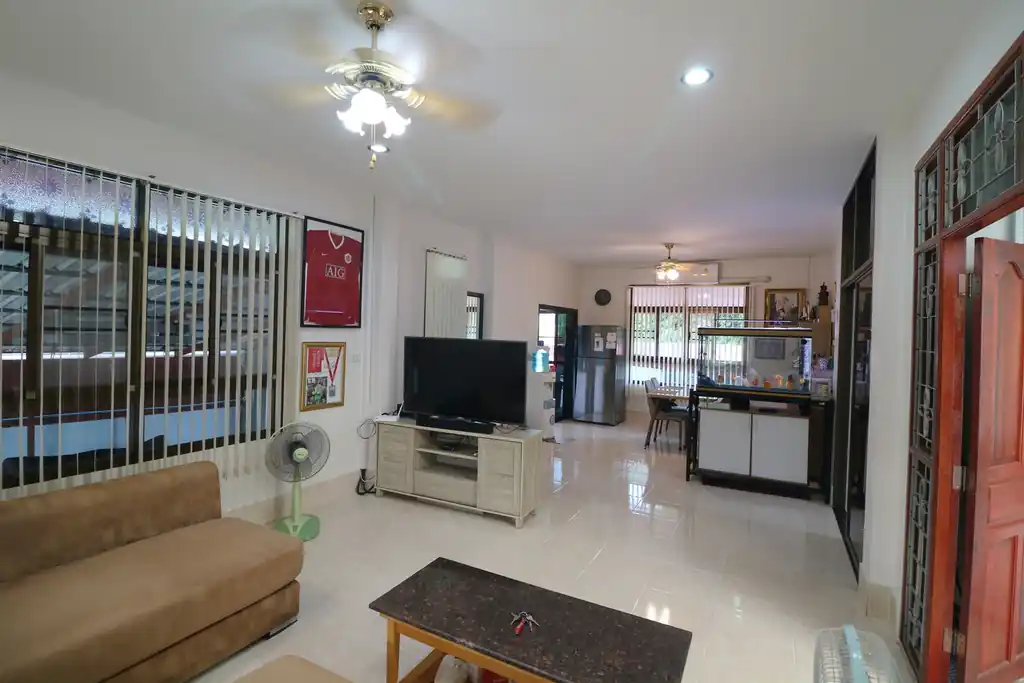 Elegant 3-bedroom pool home for sale in Sawang Daen Din, Sakon Nakhon, photo 10