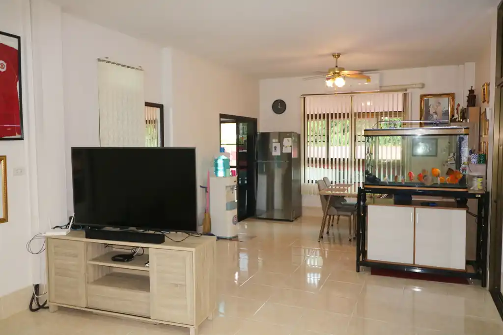 Elegant 3-bedroom pool home for sale in Sawang Daen Din, Sakon Nakhon, photo 11