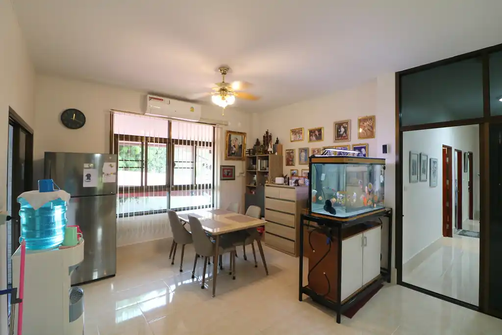 Elegant 3-bedroom pool home for sale in Sawang Daen Din, Sakon Nakhon, photo 13