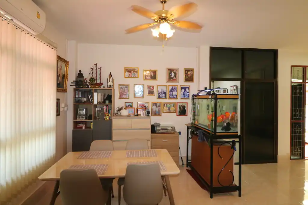 Elegant 3-bedroom pool home for sale in Sawang Daen Din, Sakon Nakhon, photo 15