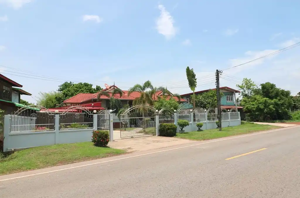 Elegant 3-bedroom pool home for sale in Sawang Daen Din, Sakon Nakhon, photo 2