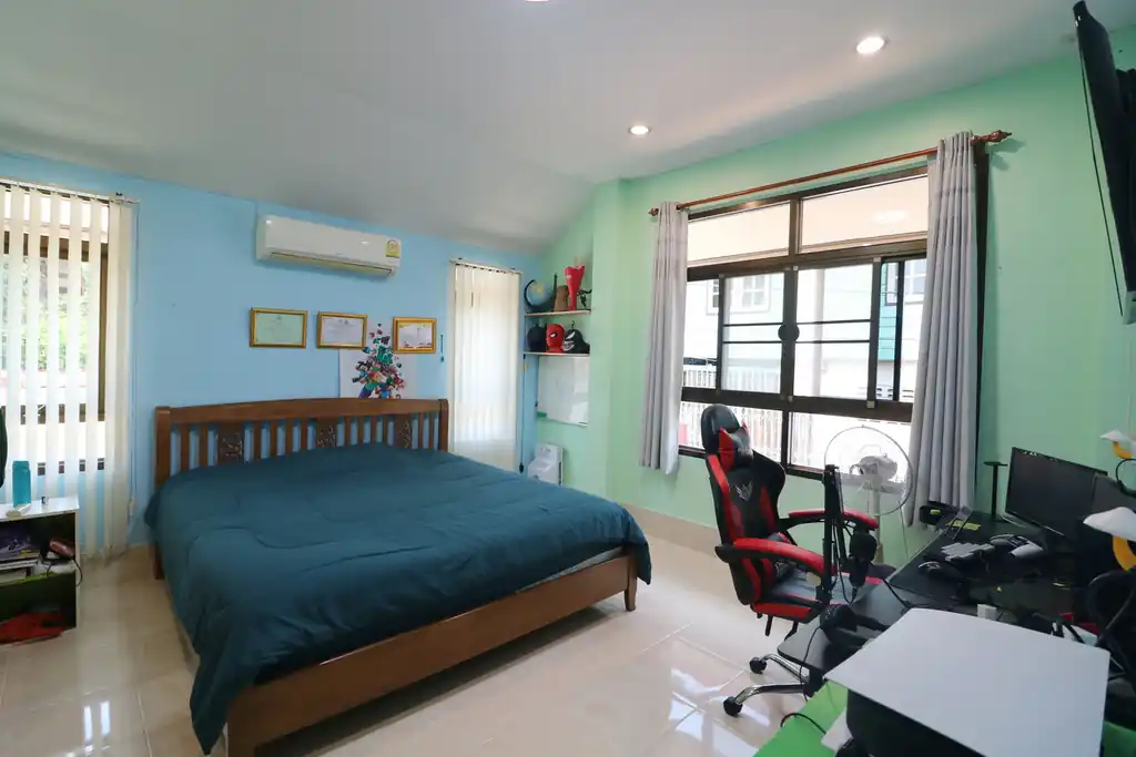 Elegant 3-bedroom pool home for sale in Sawang Daen Din, Sakon Nakhon, photo 25