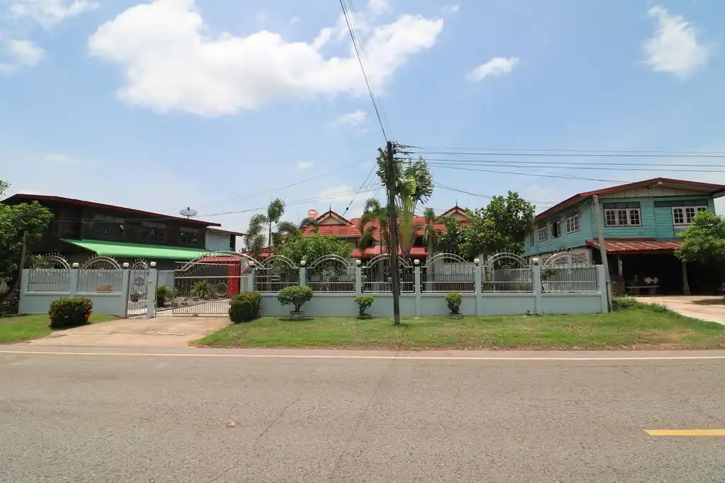 Elegant 3-bedroom pool home for sale in Sawang Daen Din, Sakon Nakhon, photo 3