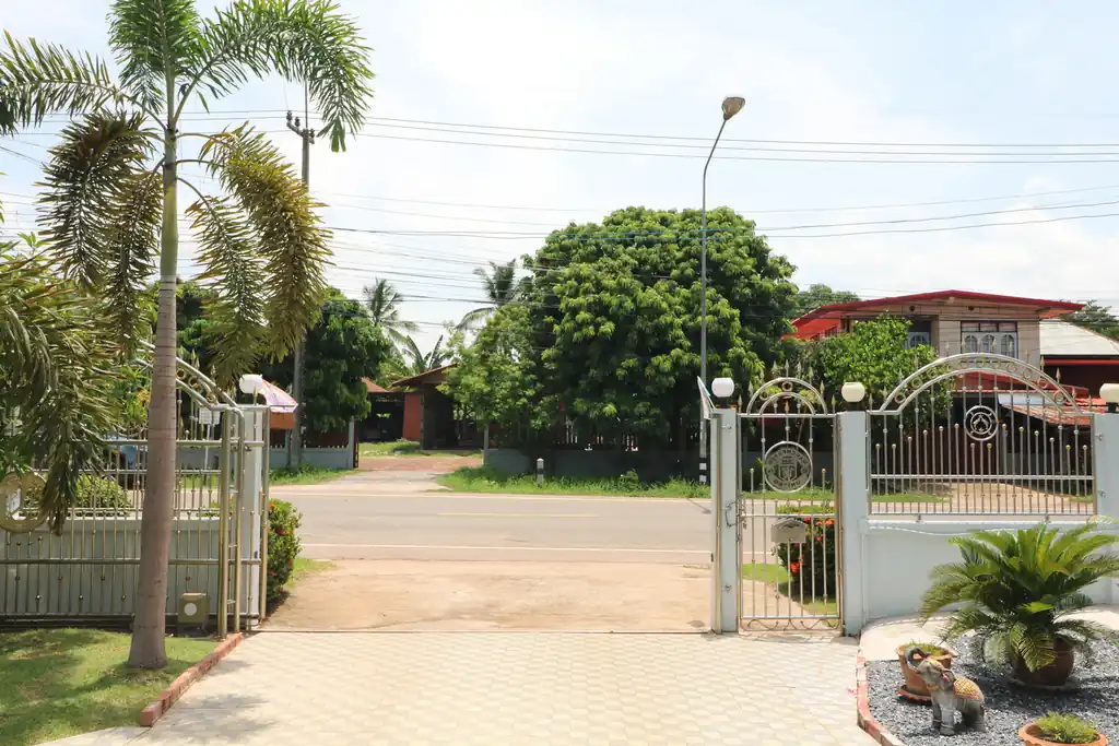 Elegant 3-bedroom pool home for sale in Sawang Daen Din, Sakon Nakhon, photo 39