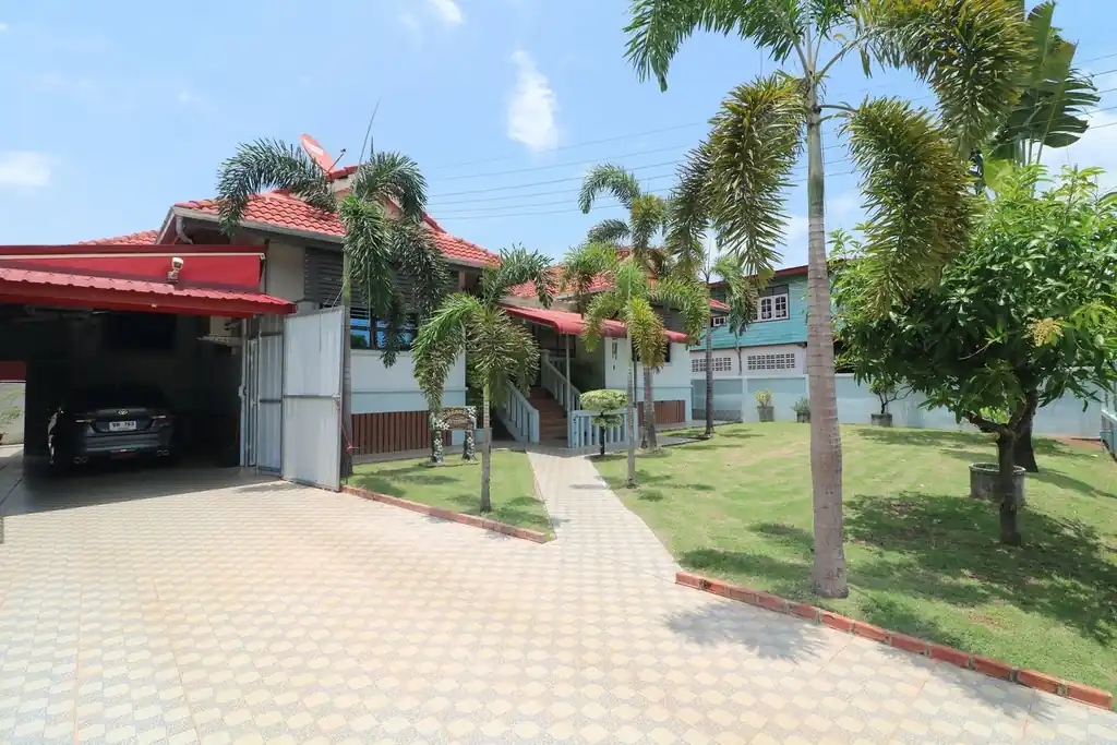 Elegant 3-bedroom pool home for sale in Sawang Daen Din, Sakon Nakhon, photo 4