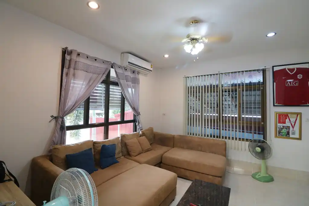 Elegant 3-bedroom pool home for sale in Sawang Daen Din, Sakon Nakhon, photo 9