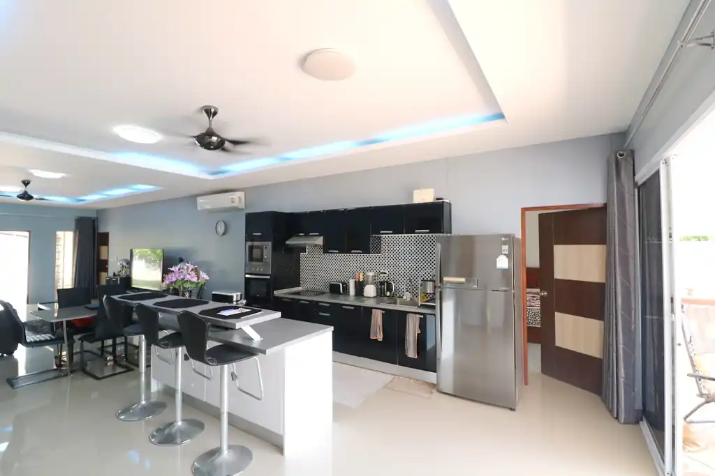 4 bedroom, 5 bathroom lakeview home for sale with furnishings, Ban Tat, Udon Thani, photo 14