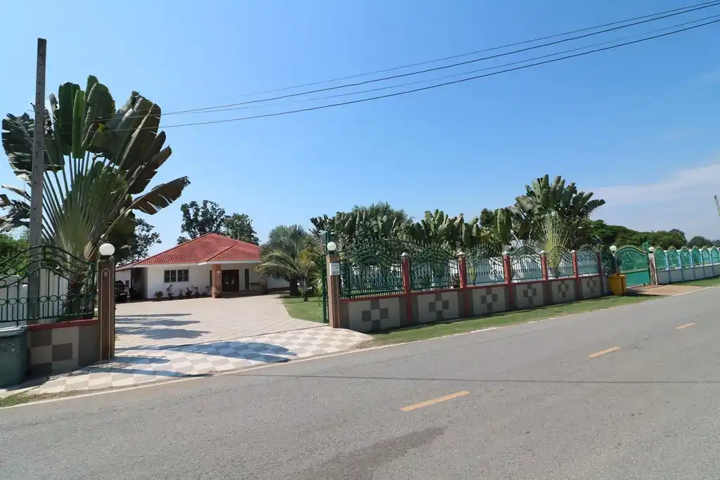 4 bedroom, 5 bathroom lakeview home for sale with furnishings, Ban Tat, Udon Thani, photo 2