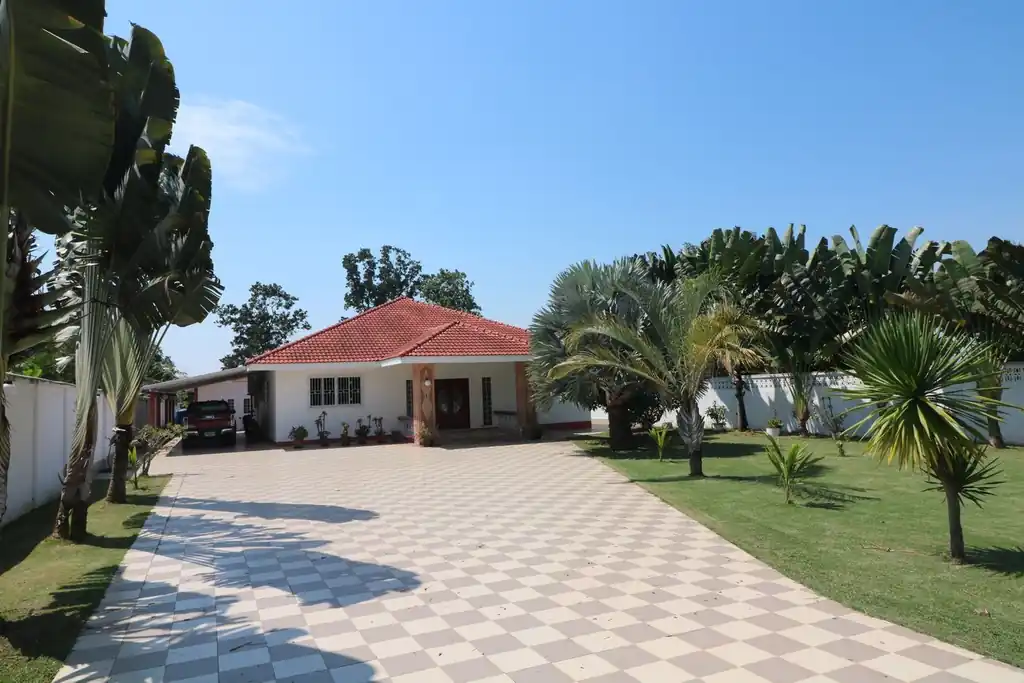 4 bedroom, 5 bathroom lakeview home for sale with furnishings, Ban Tat, Udon Thani, photo 3