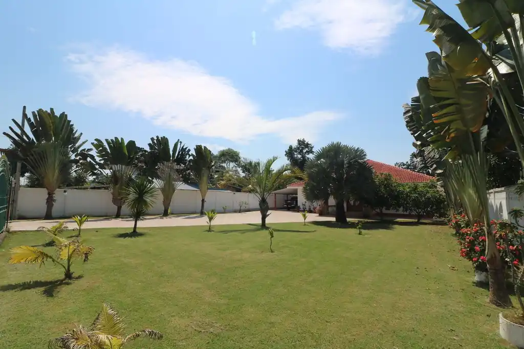 4 bedroom, 5 bathroom lakeview home for sale with furnishings, Ban Tat, Udon Thani, photo 4