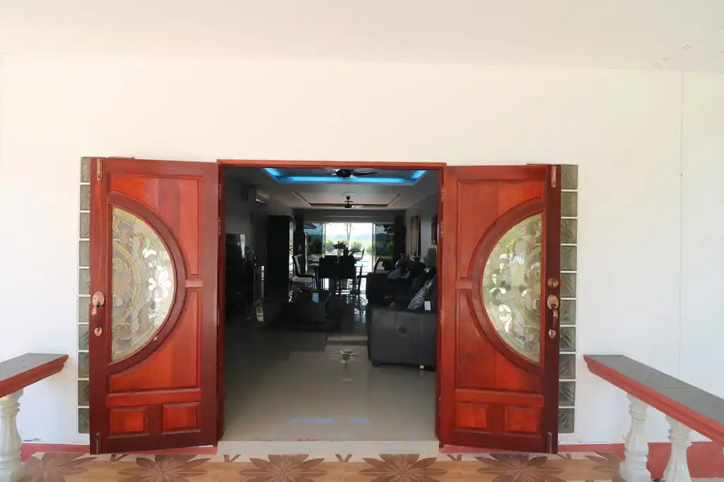 4 bedroom, 5 bathroom lakeview home for sale with furnishings, Ban Tat, Udon Thani, photo 6