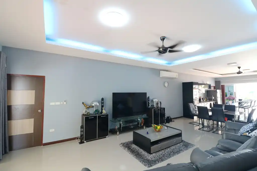 4 bedroom, 5 bathroom lakeview home for sale with furnishings, Ban Tat, Udon Thani, photo 9