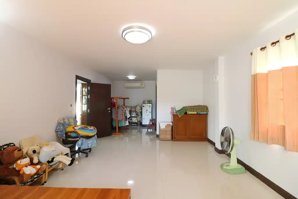 Two homes with 5 bedrooms and 4 bathrooms for sale on 1 rai 90 talang wah, Kumphawapi, Udon Thani, photo 17