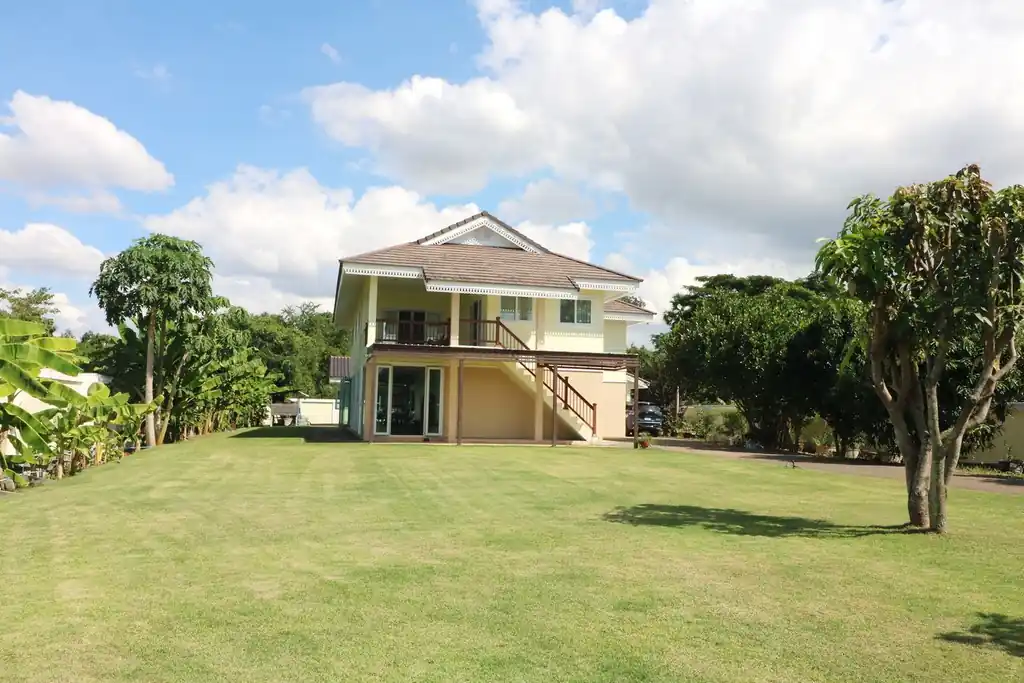 Two homes with 5 bedrooms and 4 bathrooms for sale on 1 rai 90 talang wah, Kumphawapi, Udon Thani, photo 2