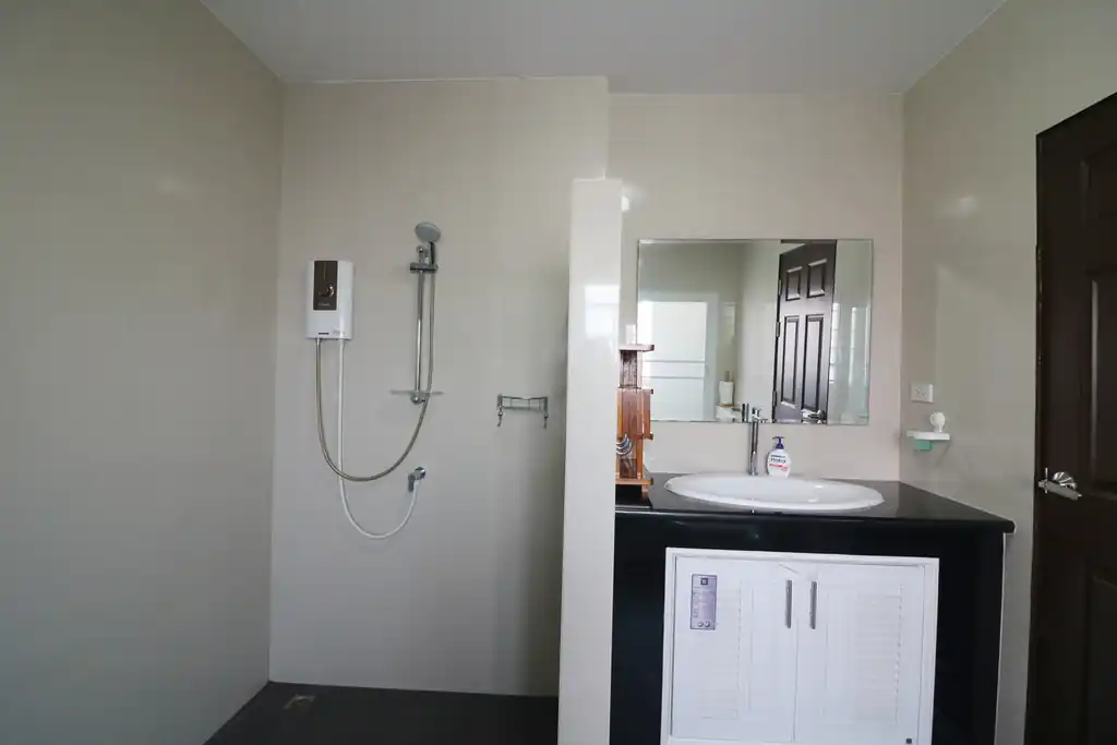 Two homes with 5 bedrooms and 4 bathrooms for sale on 1 rai 90 talang wah, Kumphawapi, Udon Thani, photo 38