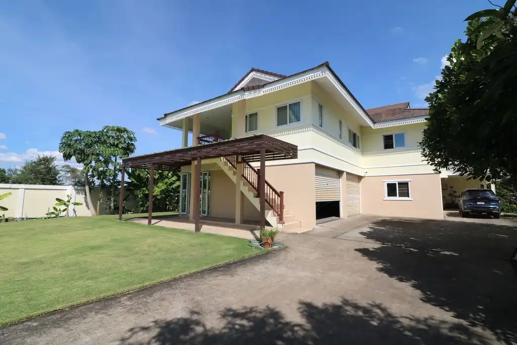 Two homes with 5 bedrooms and 4 bathrooms for sale on 1 rai 90 talang wah, Kumphawapi, Udon Thani, photo 4
