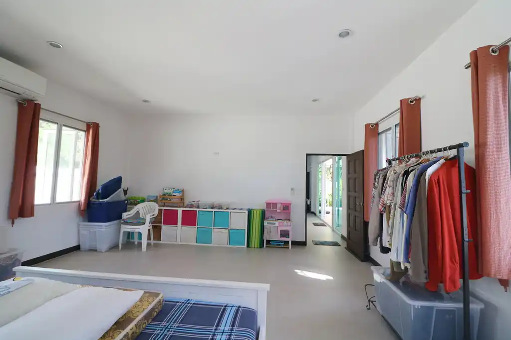 Two homes with 5 bedrooms and 4 bathrooms for sale on 1 rai 90 talang wah, Kumphawapi, Udon Thani, photo 51