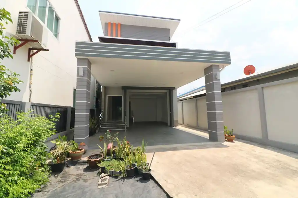 2-year-old 4 bedroom, 4 bathroom two-level home with disabled facilities for sale in Chum Phae, Khon Kaen, photo 2