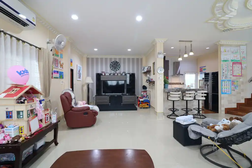 Spacious 4 bed, 4 bath corner house for sale in Mak Khaeng, Udon Thani, photo 17