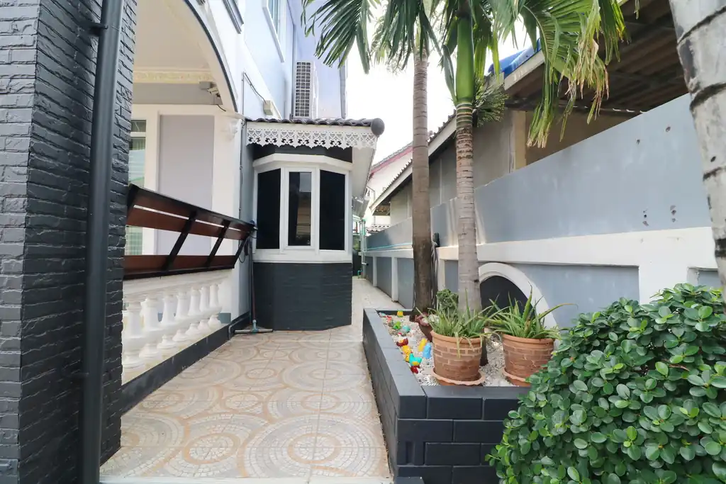 Spacious 4 bed, 4 bath corner house for sale in Mak Khaeng, Udon Thani, photo 9