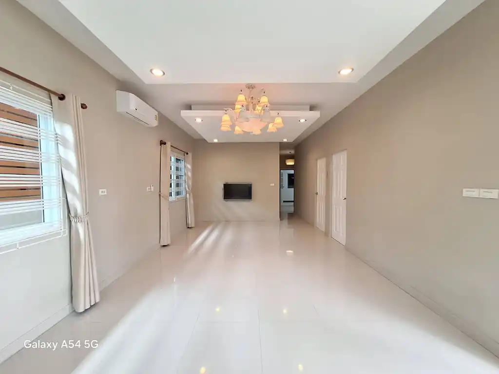 Modern, like-new spacious 3 bedroom, 2 bathroom home for sale in Udon Thani, photo 7