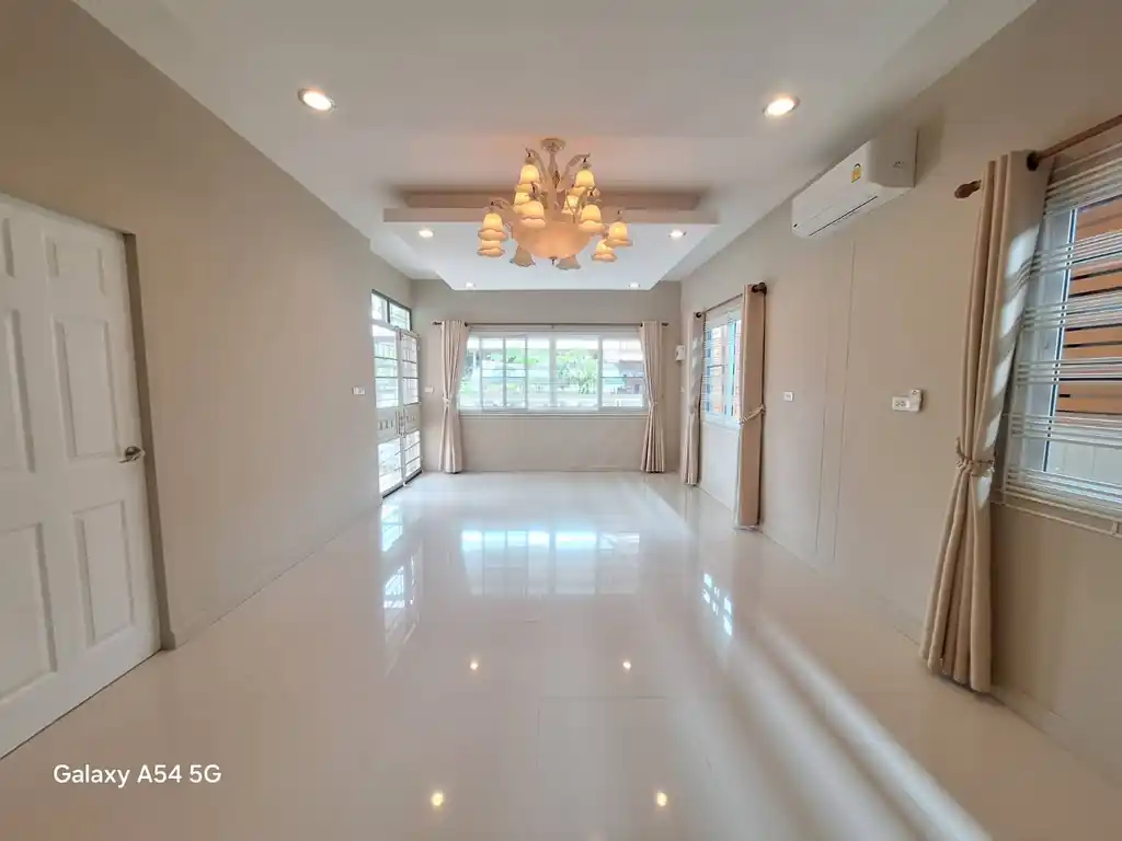 Modern, like-new spacious 3 bedroom, 2 bathroom home for sale in Udon Thani, photo 8