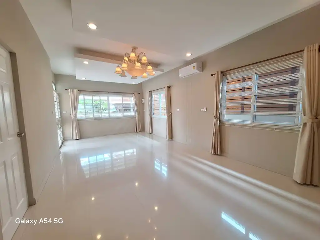 Modern, like-new spacious 3 bedroom, 2 bathroom home for sale in Udon Thani, photo 9