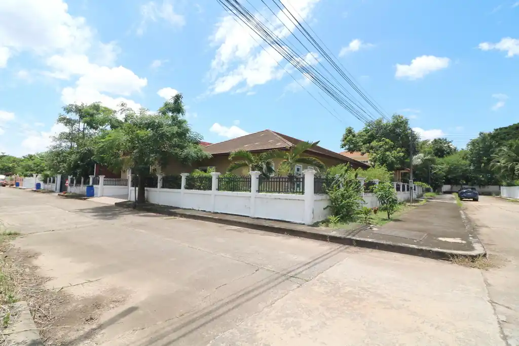 3 bedroom, 2 bathroom home for sale on large corner block, Thanadon Home Place, Udon Thani, photo 2