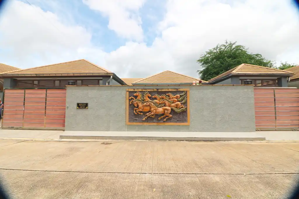 4 bed, 3 bath pool home for sale in Phapirom Park Villa, Khon Kaen, photo 2