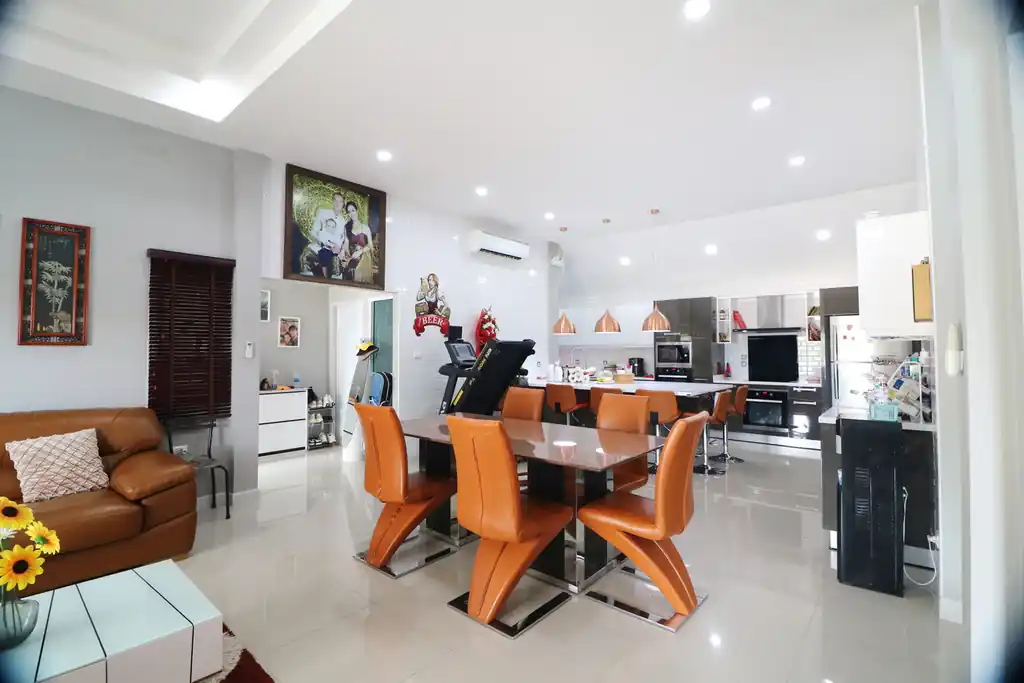 4 bed, 3 bath pool home for sale in Phapirom Park Villa, Khon Kaen, photo 7