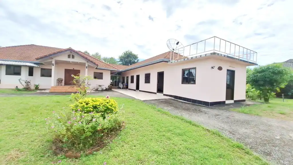 Two-house compound on 1+ rai for sale in Mak Khaeng, Udon Thani, photo 4