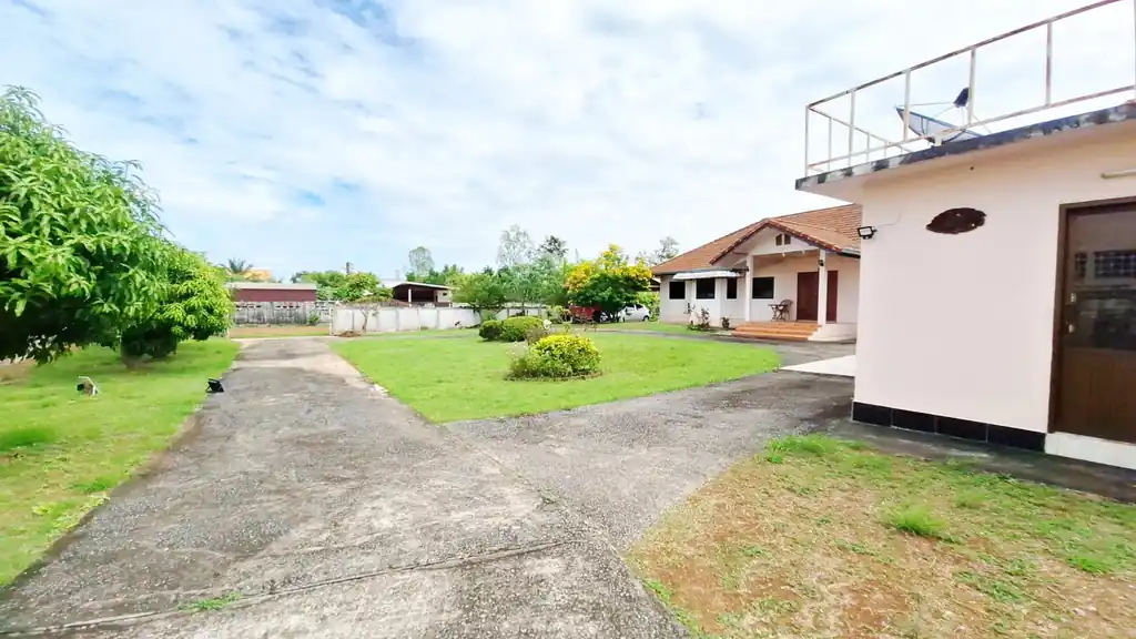 Two-house compound on 1+ rai for sale in Mak Khaeng, Udon Thani, photo 5