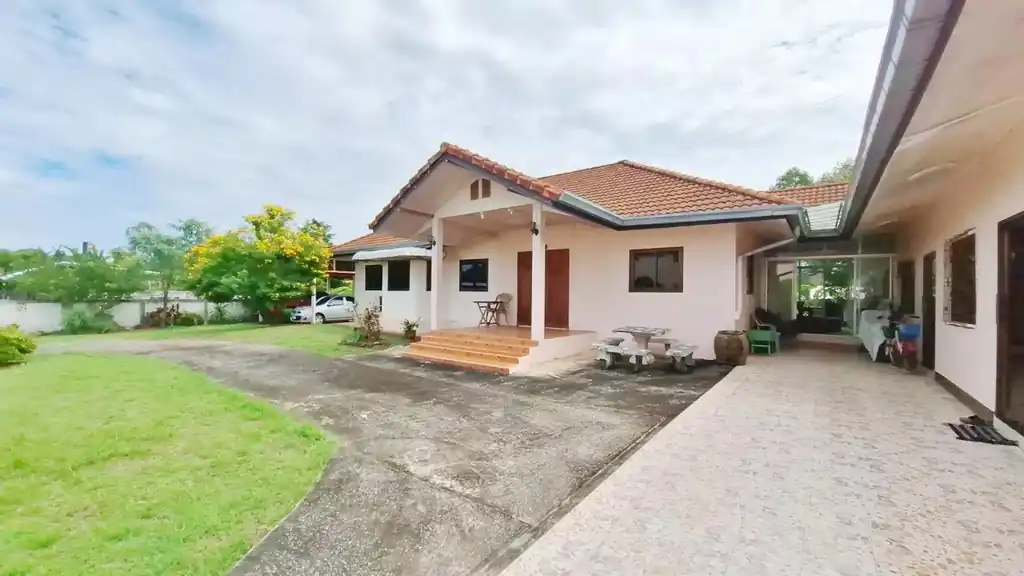 Two-house compound on 1+ rai for sale in Mak Khaeng, Udon Thani, photo 7