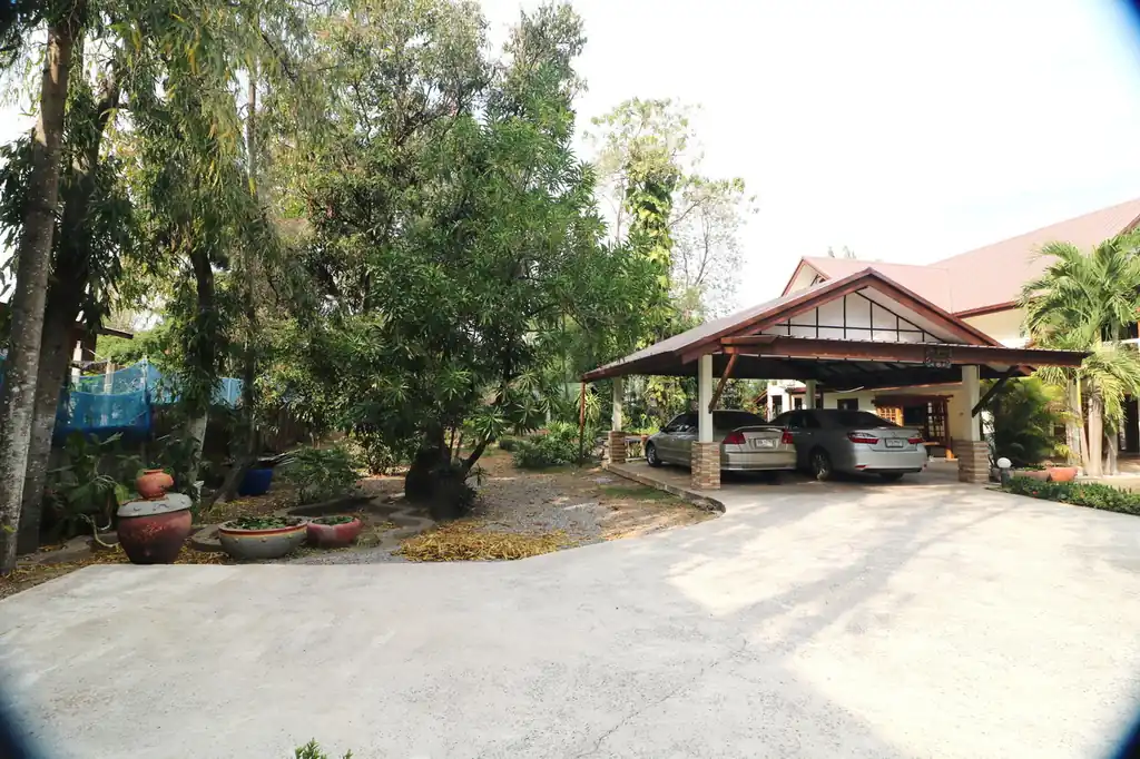 Rare Thai teak character two-story home for sale on 3,932 sq m, Nong Na Kham, Udon Thani, photo 4