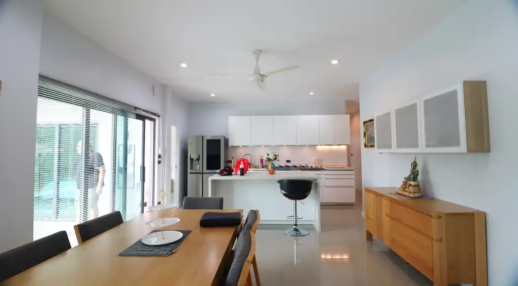 A barely lived-in 4 bedroom, 3 bathroom pool villa for sale in Khon Kaen at 8 Villas Riverside, photo 10