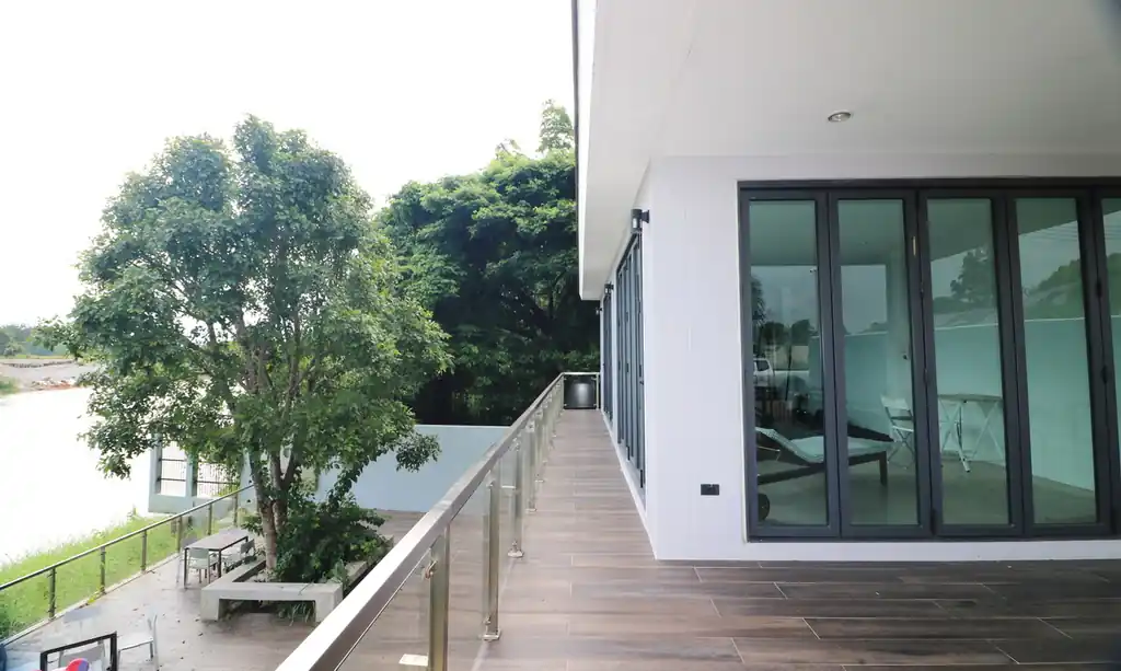A barely lived-in 4 bedroom, 3 bathroom pool villa for sale in Khon Kaen at 8 Villas Riverside, photo 44
