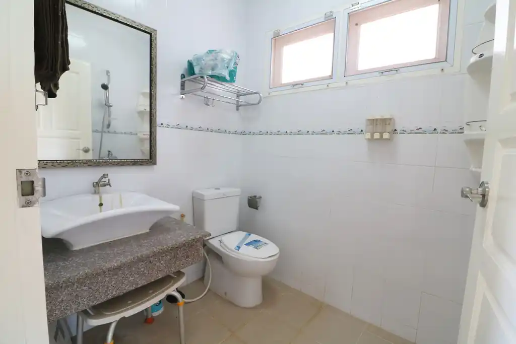 4 bedroom, 5 bathroom home and land for sale – about 6 rai – Wanon Niwat, Sakon Nakhon, photo 32