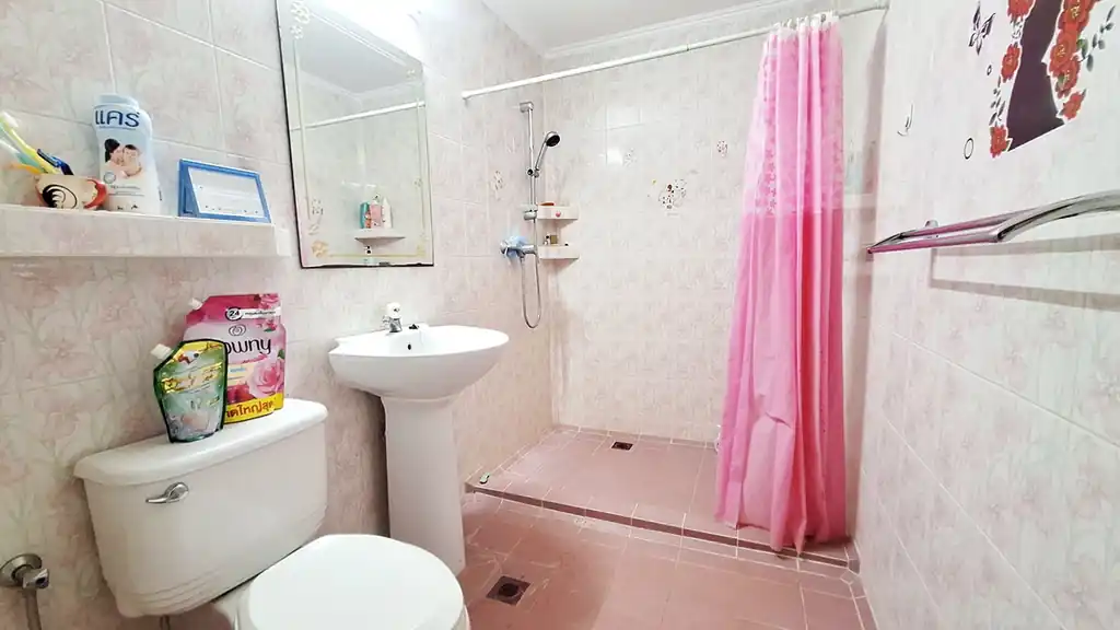 12-bedroom estate for sale near Red Lotus Lake, Udon Thani, Thailand, photo 21