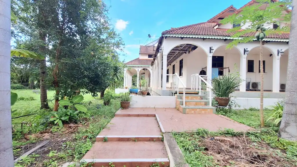 12-bedroom estate for sale near Red Lotus Lake, Udon Thani, Thailand, photo 7