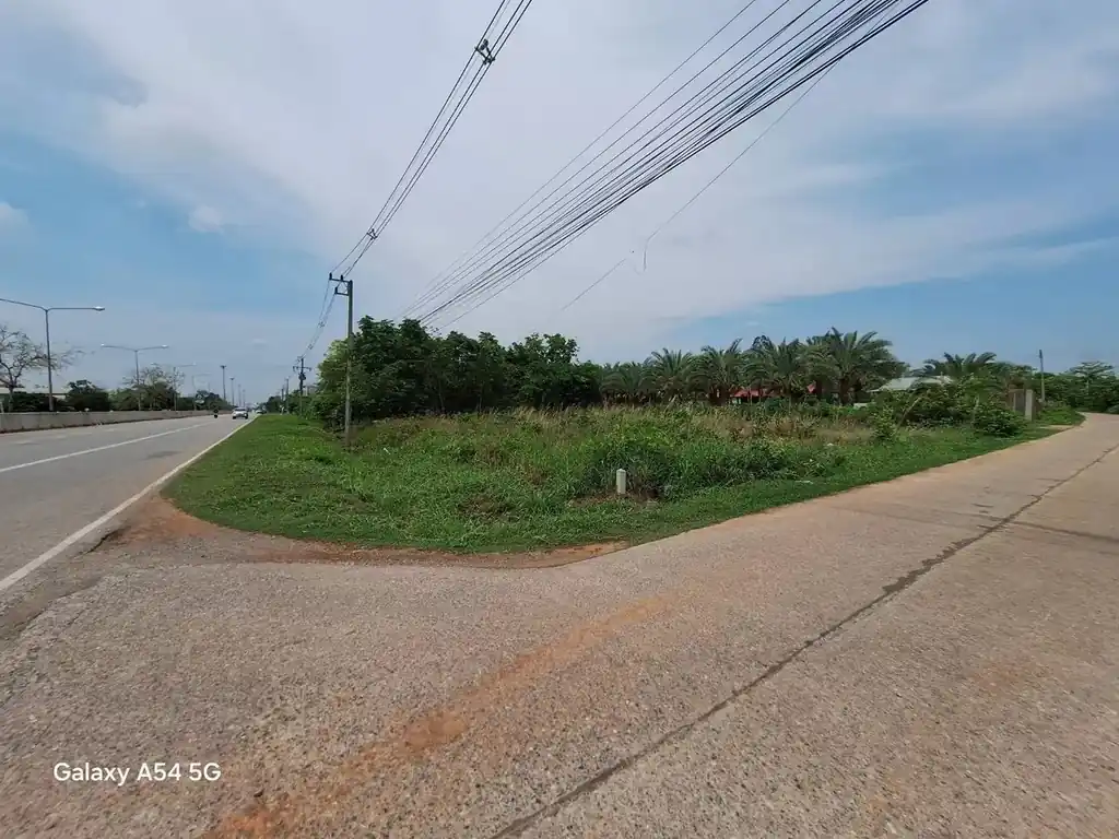 Corner land plot with highway frontage for sale in Nong Bua Lam Phu, photo 2