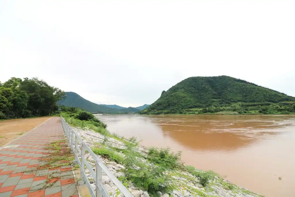 Bu Hom Riverside Resort for sale – 11 bungalows on the Mekong, Chiang Khan, Loei, photo 3