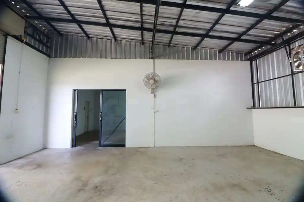 Spacious land and commercial building for sale in Udon Thani, Thailand, photo 8