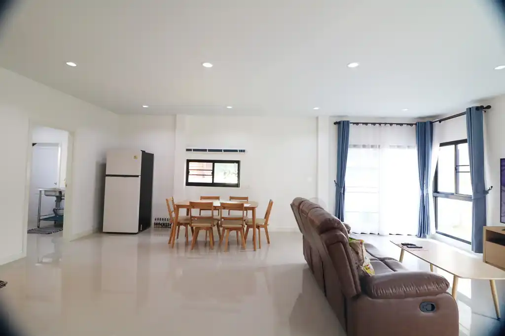 New 3–4 bedroom, 4 bathroom fully furnished corner home for rent near UD Town, Udon Thani, photo 2
